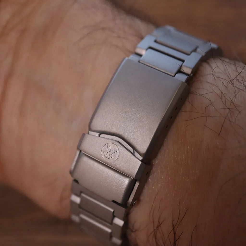 RZE Resolute Arctic&nbsp;Grey - Titanium 100m Limited&nbsp;Edition