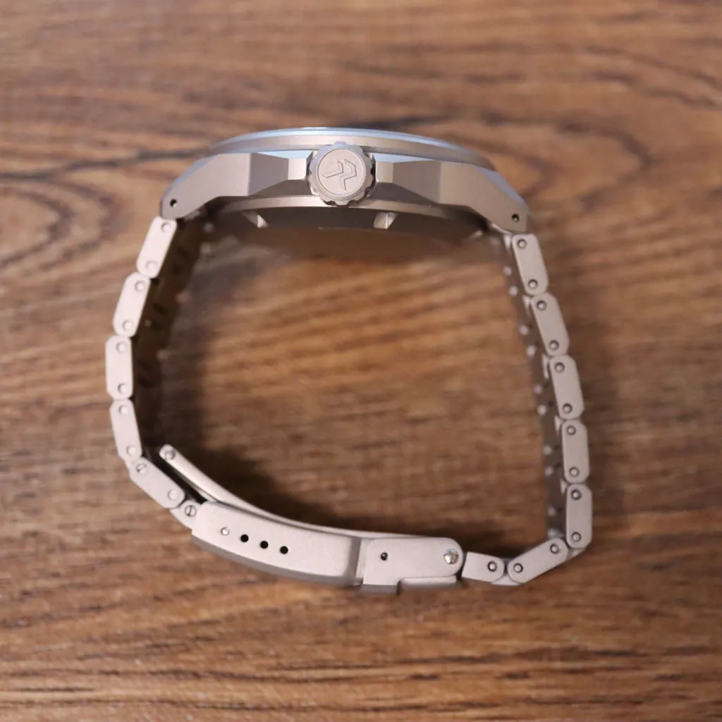 RZE Resolute Arctic&nbsp;Grey - Titanium 100m Limited&nbsp;Edition